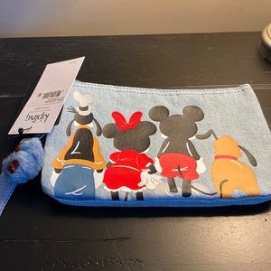 Kipling wristlet- 4cz clubhouse